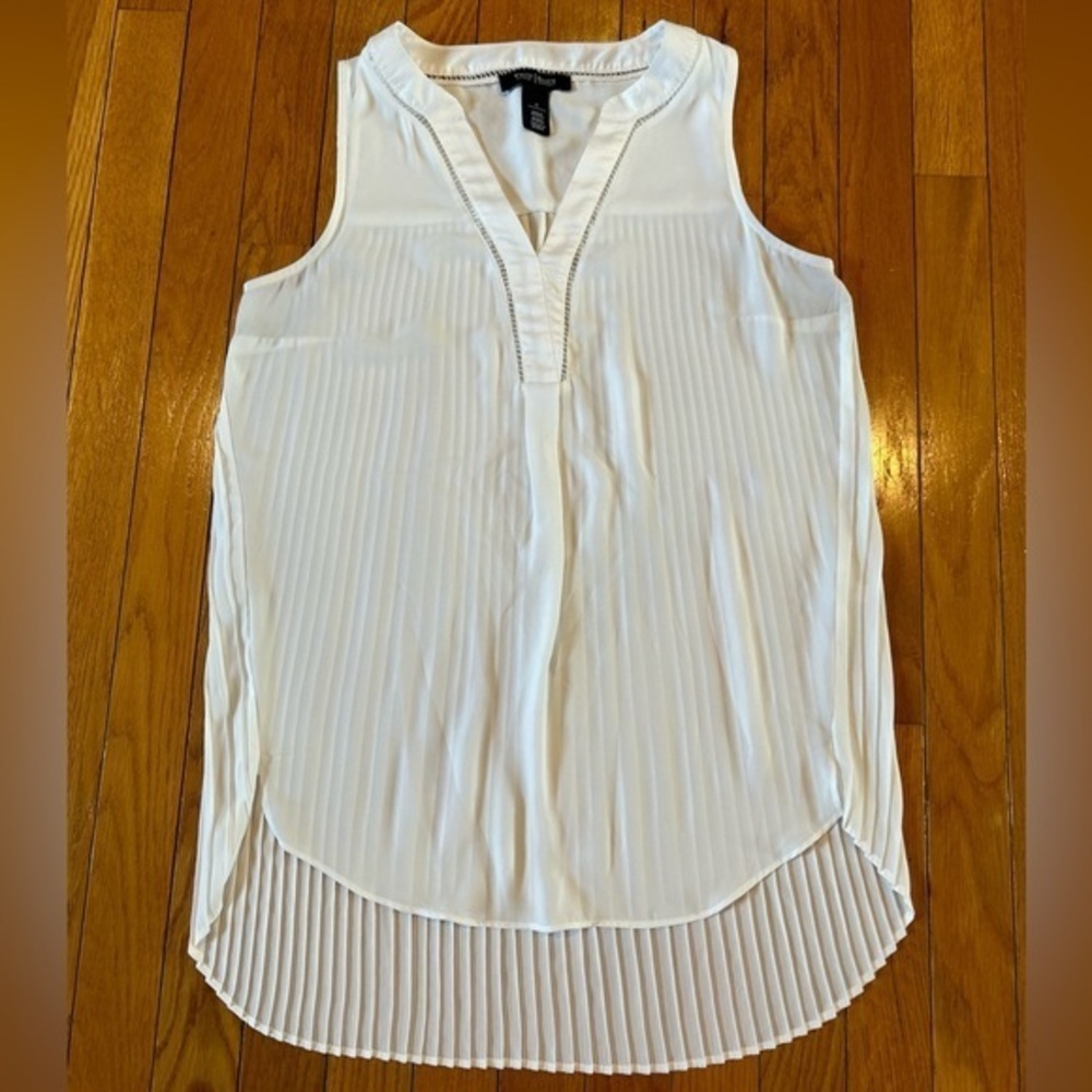 White Sleeveless Pleated V-Neck Women's Top